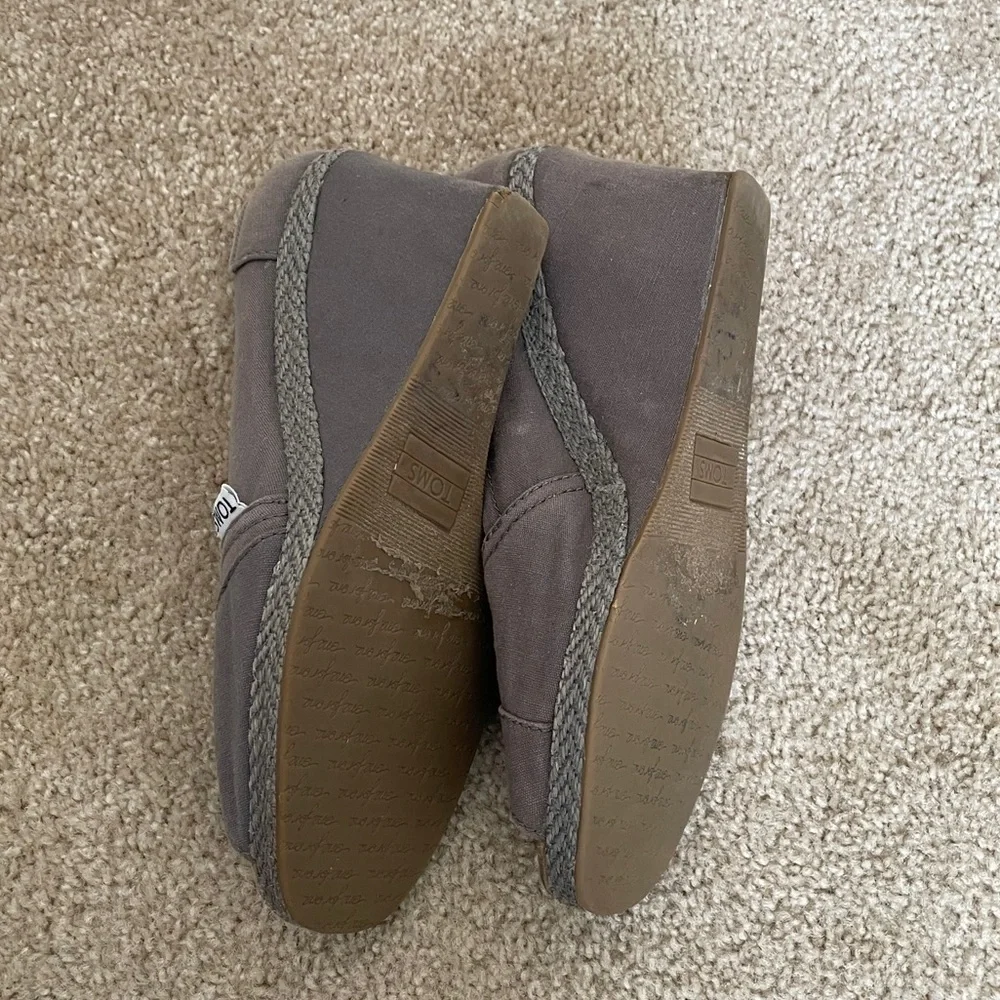 Toms these peep